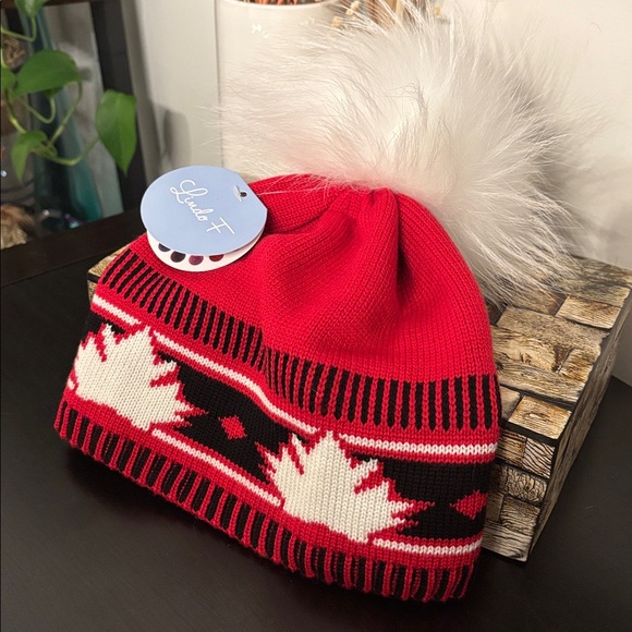 LINDO F Canada Hat Raccoon Pom Knit Merino Wool Red White NWT - Picture 11 of 12